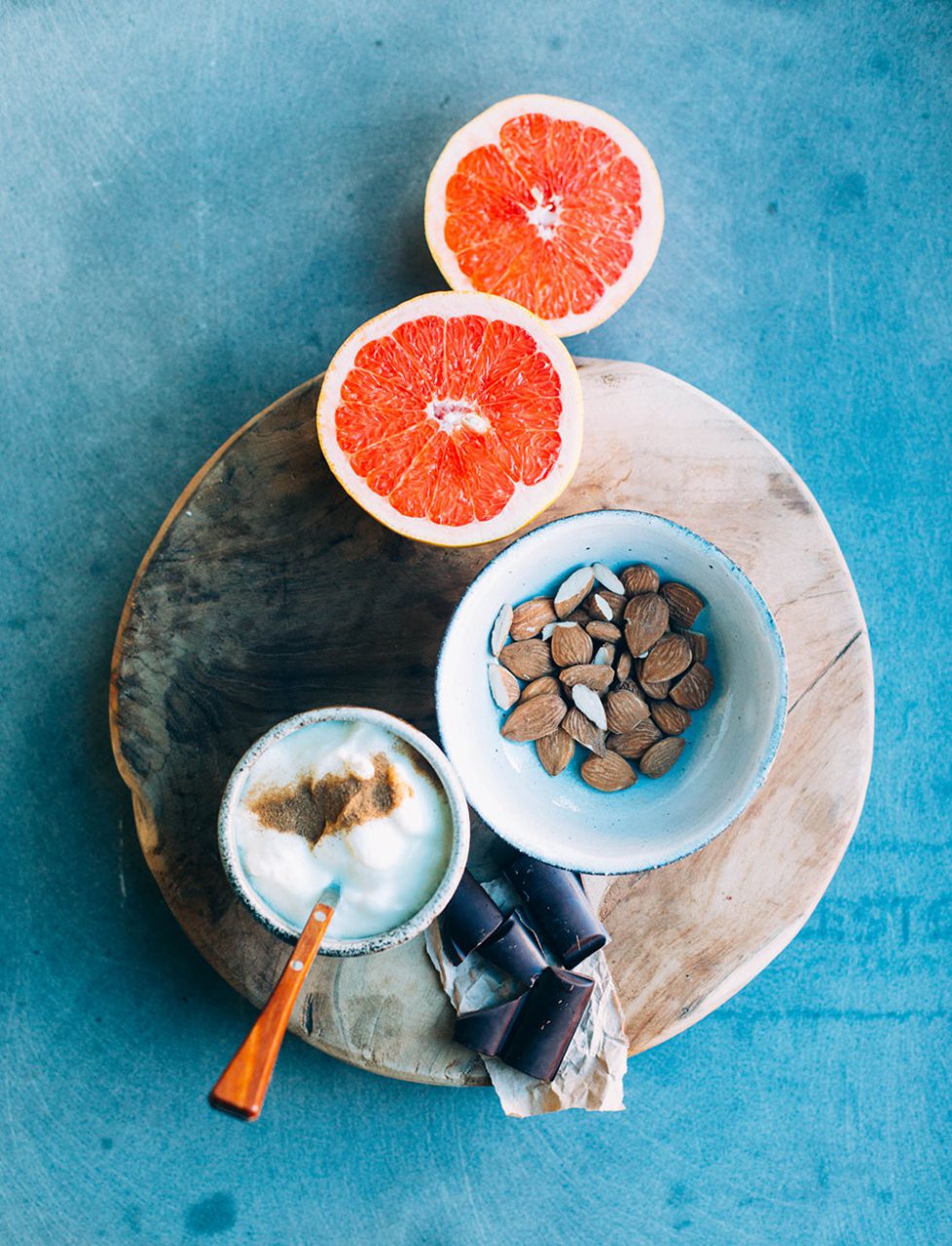 Pomelo Rosa Gratinado con Chocolate Negro y Almendras — Food to meet you.