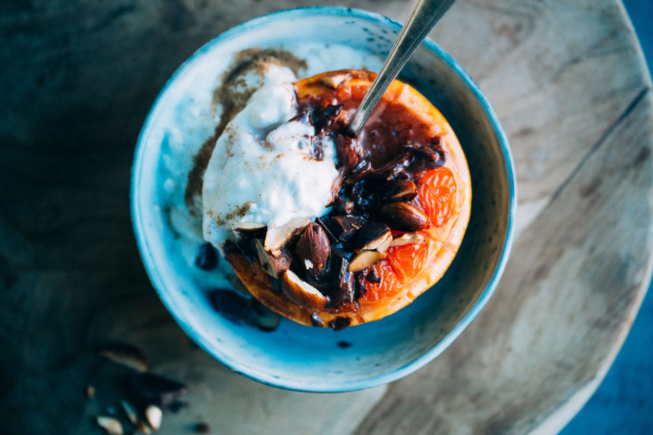 Pomelo Rosa Gratinado con Chocolate Negro y Almendras — Food to meet you.